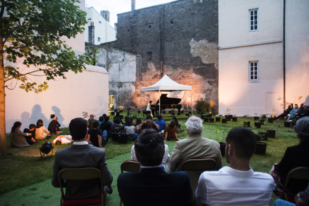 Concert pour une nouvelle forêt, interprété par Neus Estarellas, 2019. © Fondation Bullukian - PR