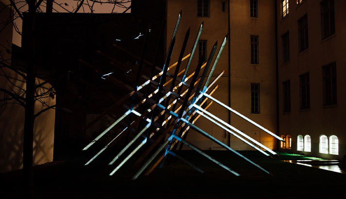 Confluence Institute, The Spark, Fête des Lumières Lyon 2017 dans le jardin de la Fondation Bullukian sur la sculpture de l'artistes Vincent Mauger