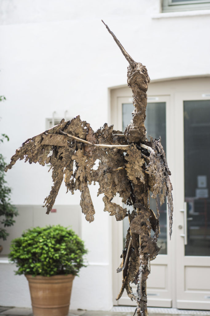 Lionel Sabatté, Grue, sculpture en bronze, 2019 © Fondation Bullukian