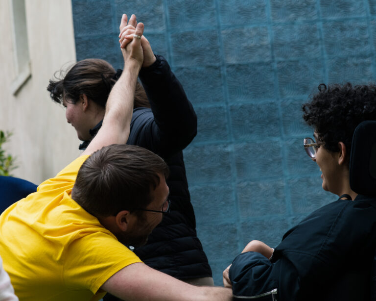 Vue de l'atelier avec Olivier Gabrys et Agnes Ino © Amélie Ferrand