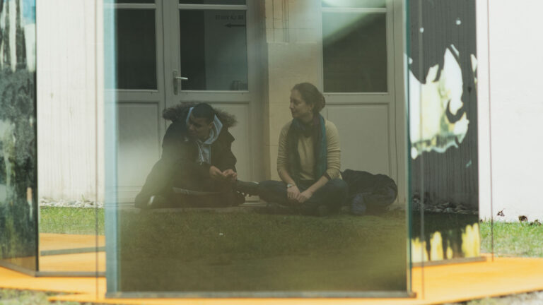 Vue de l'atelier avec Olivier Gabrys et Agnes Ino © Amélie Ferrand