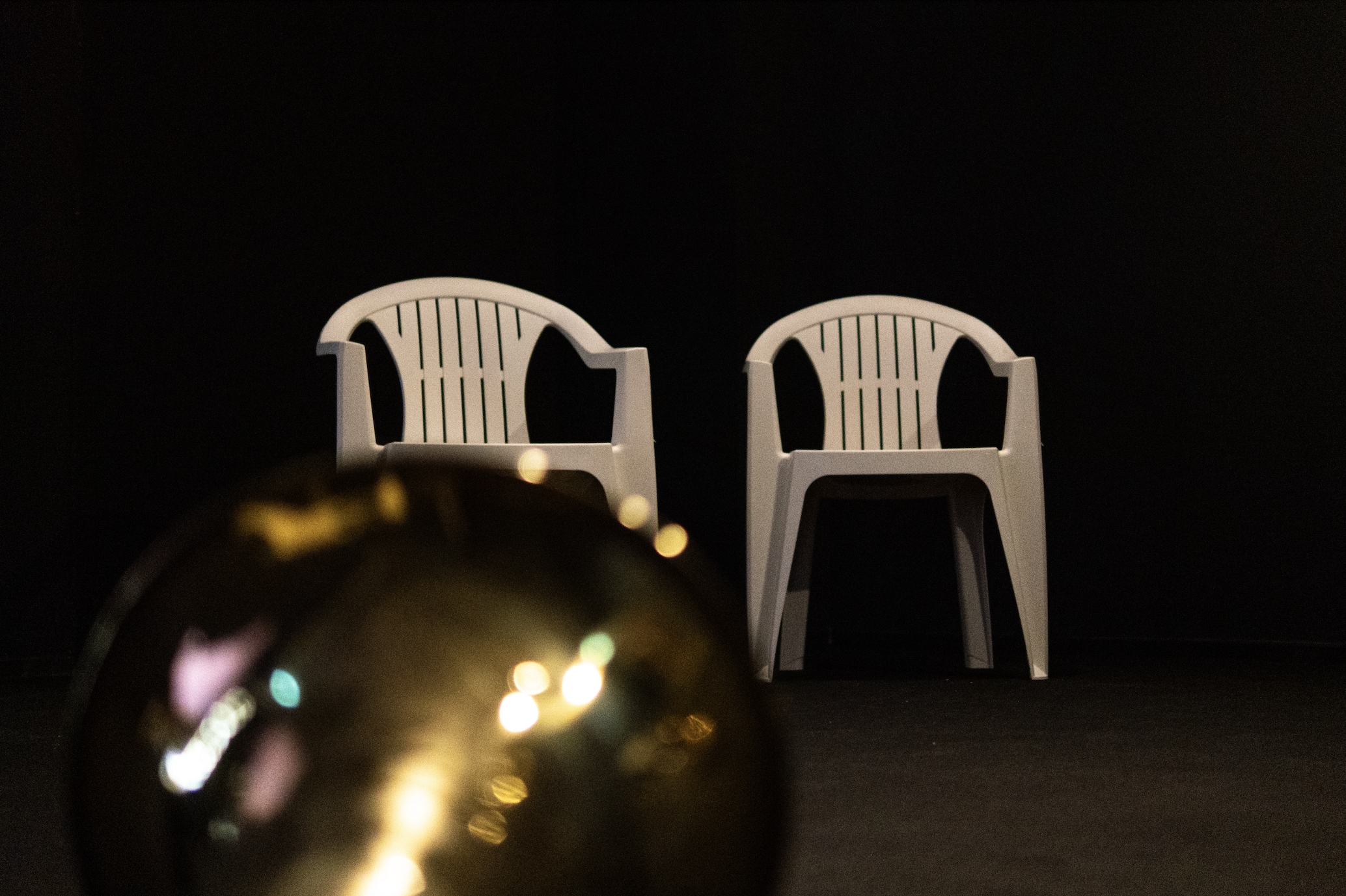 Vue de l’exposition Arizona Club d’Andrius Arutiunian à la Fondation Bullukian, dans le cadre la 17ème Biennale de Lyon, Art Contemporain, 2024 ©La Biennale de Lyon / Elyes Esserhane