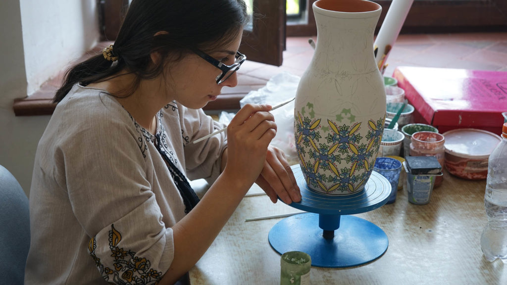 Mission de professionnalisation à l’atelier de céramiques à Gumri en Arménie, 2019 © Association Muscari