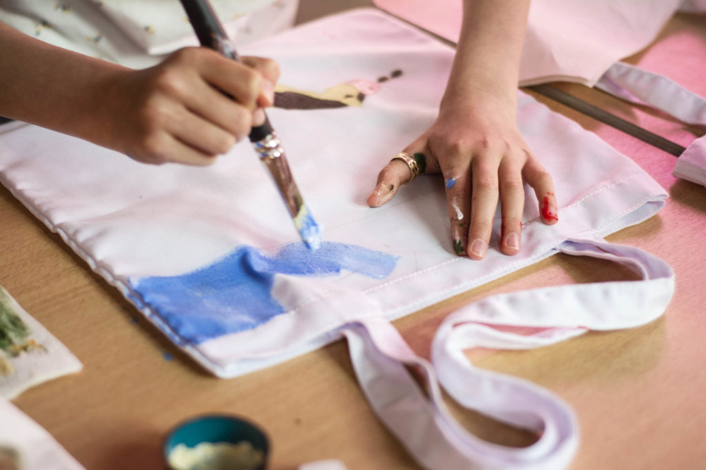 Vue de l'atelier Bullu'kids de l'exposition "Oniric landscapes", 2022 © Fondation Bullukian