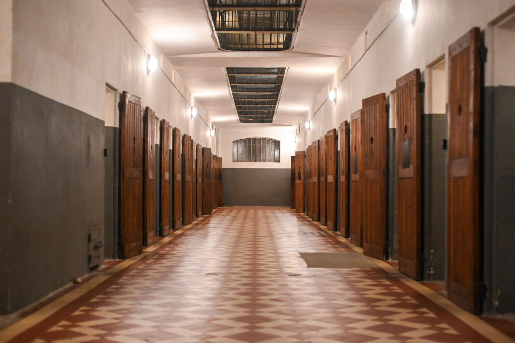 Rencontre avec l'artiste Nicolas Daubanes au Mémorial National de la Prison de Montluc, novembre 2023 © Fondation Bullukian