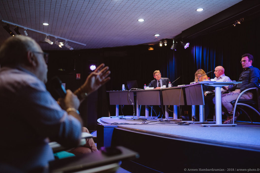 Intervention du public lors du colloque international : « Cent ans après le front de l'est, l'Arménie et le Levant entre guerres et paix » organisé par l'association ADCARLY à Lyon avec le soutien de la Fondation Bullukian