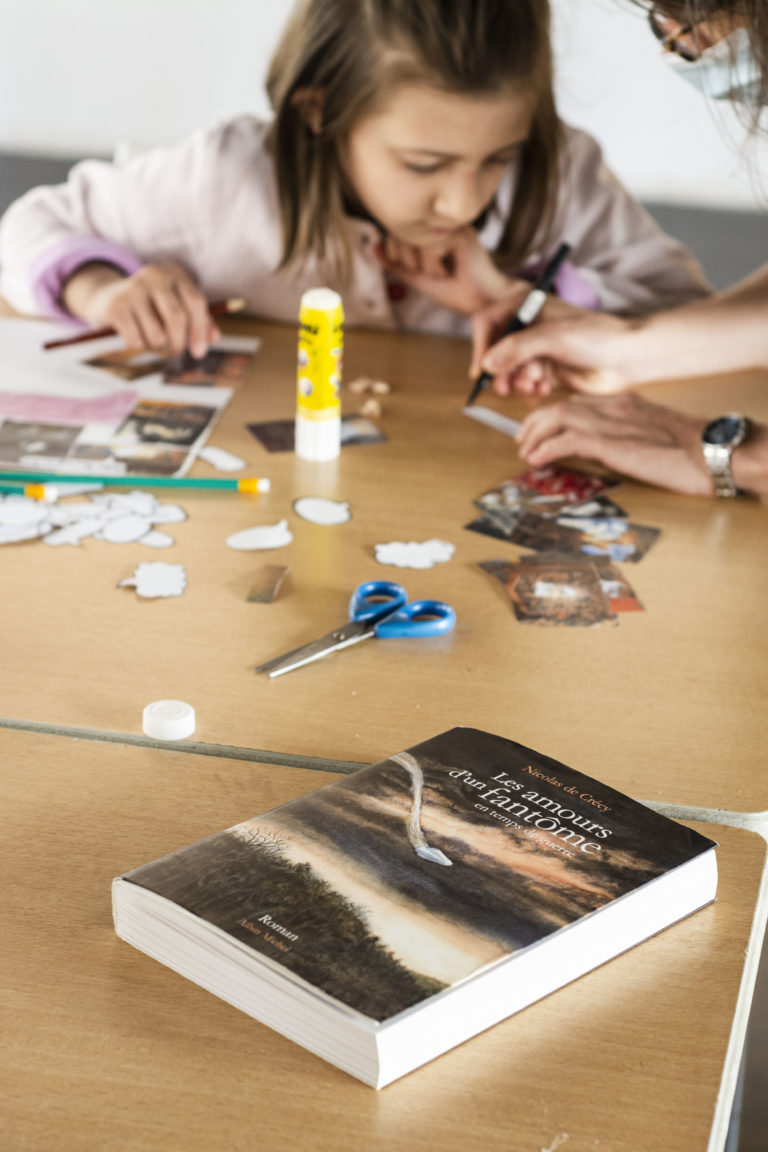 Vue de l'atelier Bullu'kids de l'exposition "À la croisée des chemins", 2021 © Fondation Bullukian