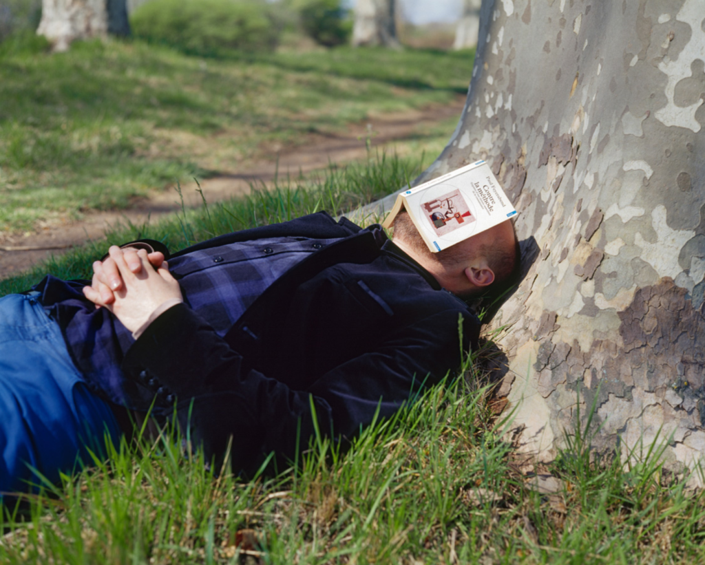 Guillaume Robert, Contre la méthode : contre un arbre, 2012 ©Guillaume Robert