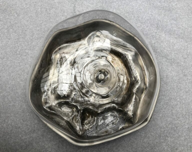 Deborah Fischer, " Le souffle des objets ", Gamelle en aluminium, verre soufflé © Déborah Fischer