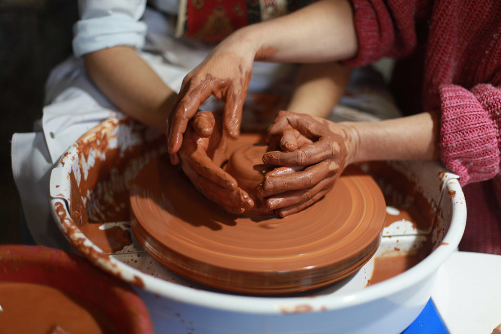 Mission de professionnalisation à l’atelier de céramiques à Gumri en Arménie, 2019 © Association Muscari