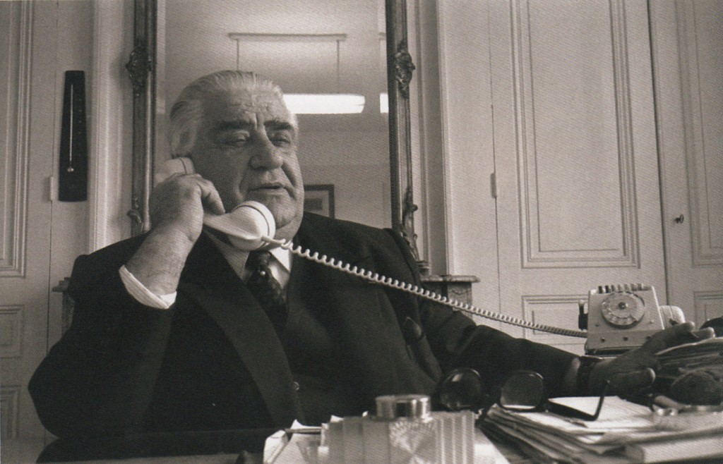 Napoléon Bullukian à son bureau de l'usine Astra Plastique de Saint-Georges de Reneins © Le Progrès