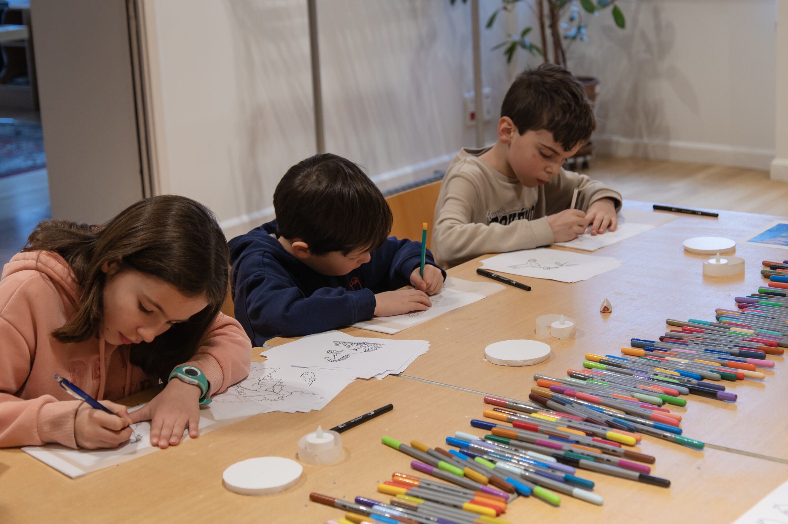 Atelier Bullu'kids lors de l'exposition « Le Mur invisible », 2026 ©FondationBullukian