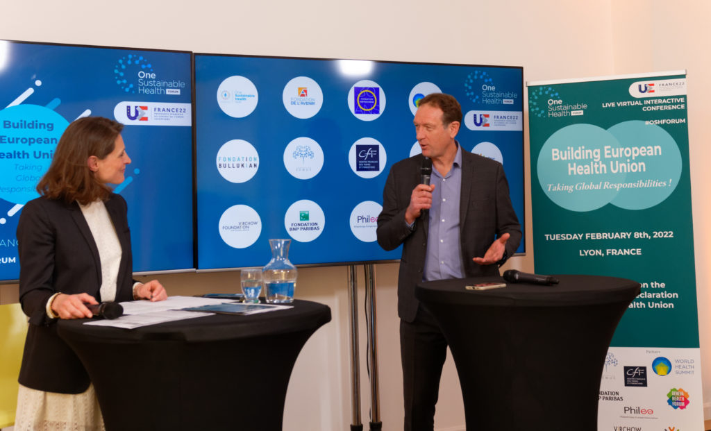 Benoit Miribel et Edwige Coupez lors de la Conférence "Construire l'Europe de la Santé" du 8 février 2022 à la Fondation Bullukian © DR / Fondation Une Santé Durable pour Tous.