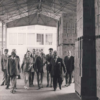 Visite officielle de l’usine Astra à Saint Georges de Reneins, vers 1970, Fonds Fondation Léa et Napoléon Bullukian. © Droits réservés.